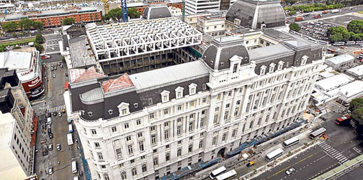El edificio est&aacute; a 300 metros de la Casa Rosada, sede del gobierno, en las antiguas instalaciones del Correo. Foto: radionacional.ar