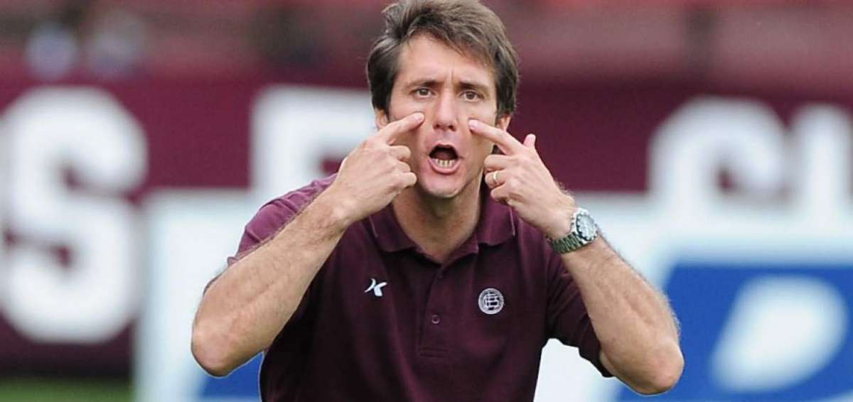 Schelotto gan&oacute; la Copa Sudamericana en 2013, como entrenador, dirigiendo al Lanus.