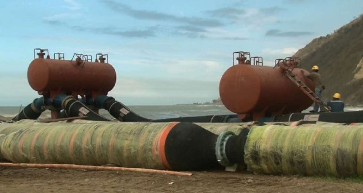 Petrolera estatal realiza cambio de mangueras para la venta de crudo