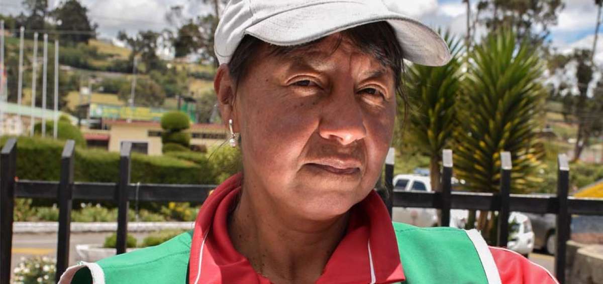 Con sus ag&uuml;itas, Narcisa alivia los males
