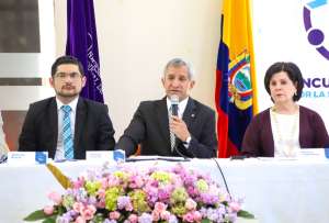 Patricio Carillo, ministro del Interior, participó en la reunión con autoridades provinciales y municipales de Cañar