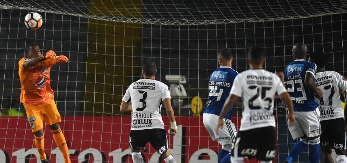 Millonarios y Corinthians igualan sin goles en su estreno de la Libertadores