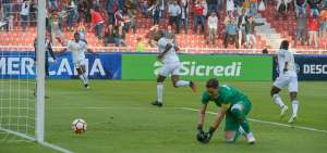 El equipo &ldquo;albo&rdquo; alinear&aacute; en la delantera a Juan Anangon&oacute; (centro), quien marc&oacute; dos goles en el duelo de Sudamericana ante Vasco da Gama.