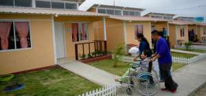 Personas con discapacidad recibieron 38 viviendas accesibles en Manab&iacute;