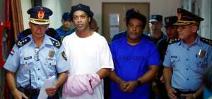 Ronaldinho podr&iacute;a ser fichado en la c&aacute;rcel