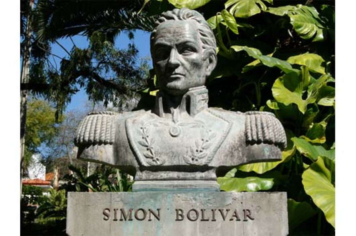 Asociaci&oacute;n Cultural Las Pe&ntilde;as realiza conversatorio sobre Sim&oacute;n Bol&iacute;var