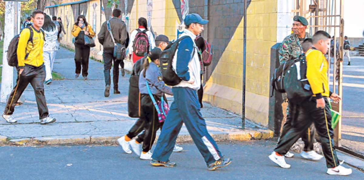 El Eloy Alfaro es uno de los 25 colegios militares de Ecuador. Est&aacute; en Quito y las clases inician a las 06:50. Foto: Daniel Molineros / El Tel&eacute;grafo