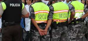 Los sospechosos se hicieron pasar por polic&iacute;as para abordar a los j&oacute;venes. 