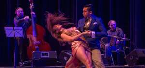 La pareja de tango profesional, conformada por &Aacute;ngeles Carri&oacute;n_y Julio Saavedra, cautiv&oacute; al p&uacute;blico.