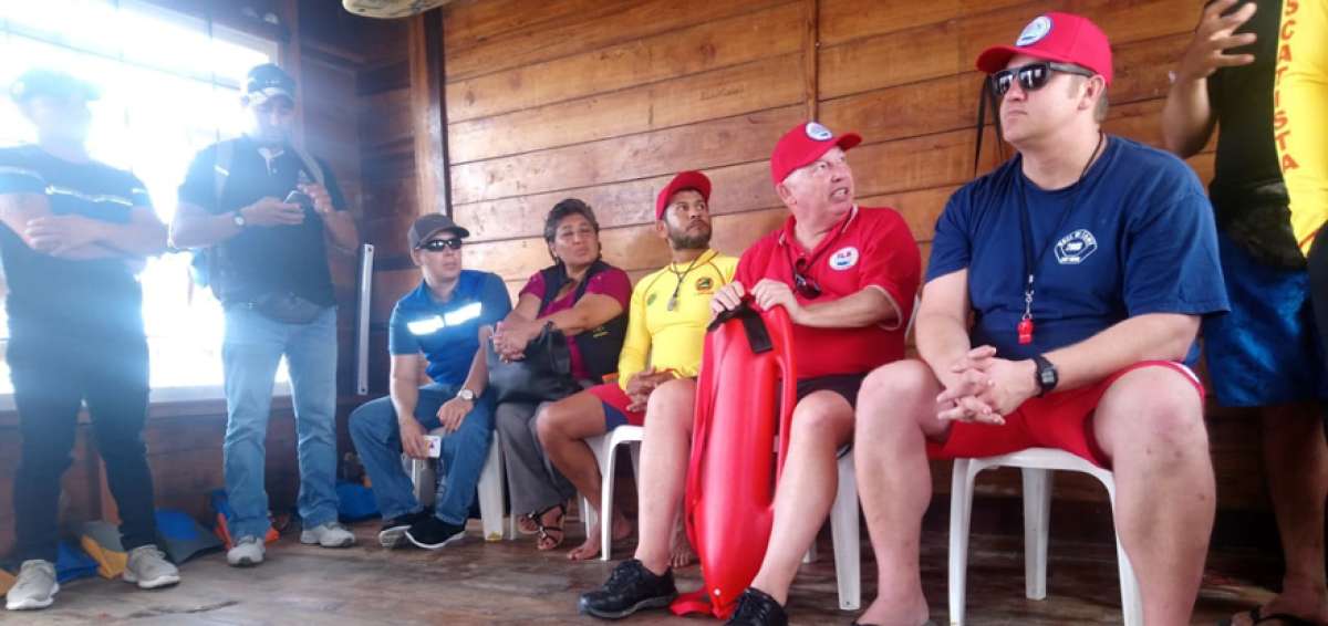 Antes de la entrega de implementos,&nbsp;Pa&uacute;l Dunning dio un taller dirigido a rescatistas.