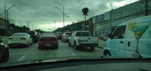 El tramo ubicado al pie del hospital del IESS de Los Ceibos, seg&uacute;n los ciudadanos, es el punto m&aacute;s conflictivo durante las horas pico.
