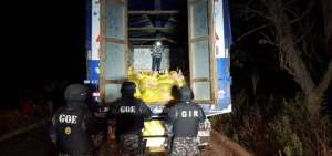 Militares fueron detenidos con un cargamento de material aur&iacute;fero en Imbabura. 