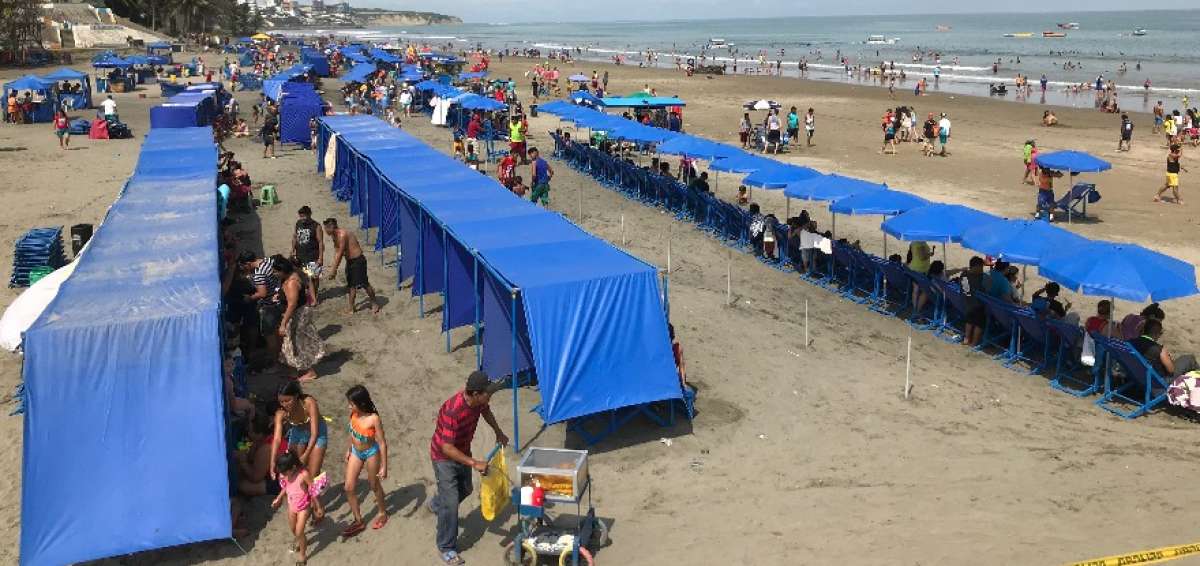 Al tercer d&iacute;a del feriado sale el sol en playas manabitas