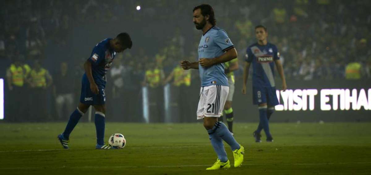 El italiano durante un amistoso en el estadio George Capwell ante Emelec. 