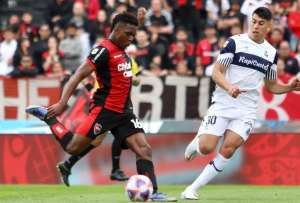 Djorkaeff Reasco marcó un golazo en el triunfo del Newell's