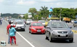 En el peaje se registr&oacute; hasta el mediod&iacute;a de ayer el regreso de 5.000 veh&iacute;culos livianos. Foto: Jos&eacute; Mor&aacute;n | El Tel&eacute;grafo