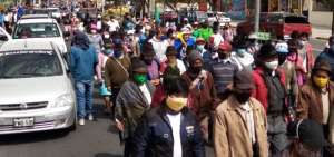 Comuneros de zonas rurales de Cotopaxi se movilizaron. La mayor&iacute;a de personas en la movilizaci&oacute;n eran mujeres.