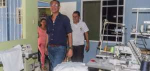  El Vicepresidente visit&oacute; a la beneficiaria de un cr&eacute;dito de $ 10.000 otorgado por BanEcuador. Este le permiti&oacute; eactivar su taller de confecci&oacute;n.