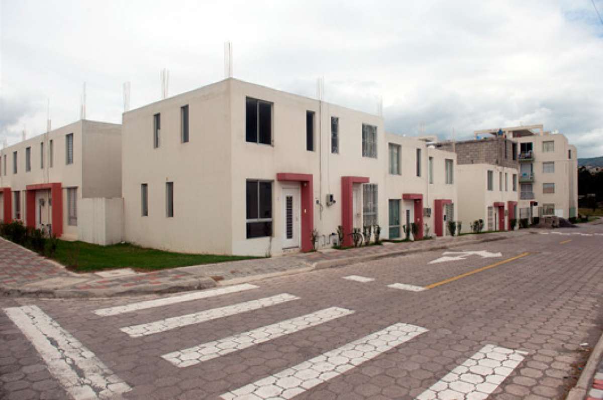 Varias urbanizaciones son construidas con pr&eacute;stamos hipotecarios del IESS. Foto: John Guevara |  El Tel&eacute;grafo
