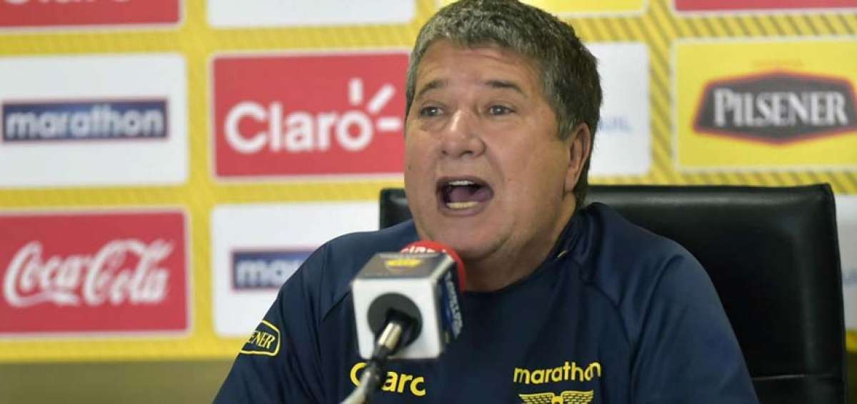 Hern&aacute;n Dar&iacute;o el &ldquo;Bolillo&rdquo; G&oacute;mez, director t&eacute;cnico de la selecci&oacute;n ecuatoriana, durante una rueda de prensa en Quito.