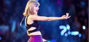 Taylor Swift en juicio contra un DJ al que acusa de haberla manoseado