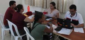 Padres de familia acudieron al colegio Jos&eacute; Joaqu&iacute;n Pino, una de las 24 sedes habilitadas para las inscripciones.