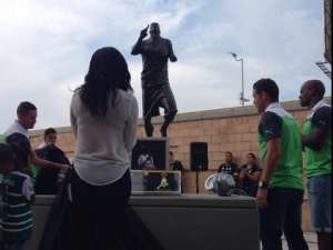 La estatua est&aacute; en las afueras del estadio del Santos Laguna desde el pasado s&aacute;bado. Foto: Tomada del twitter @ClubSantos
