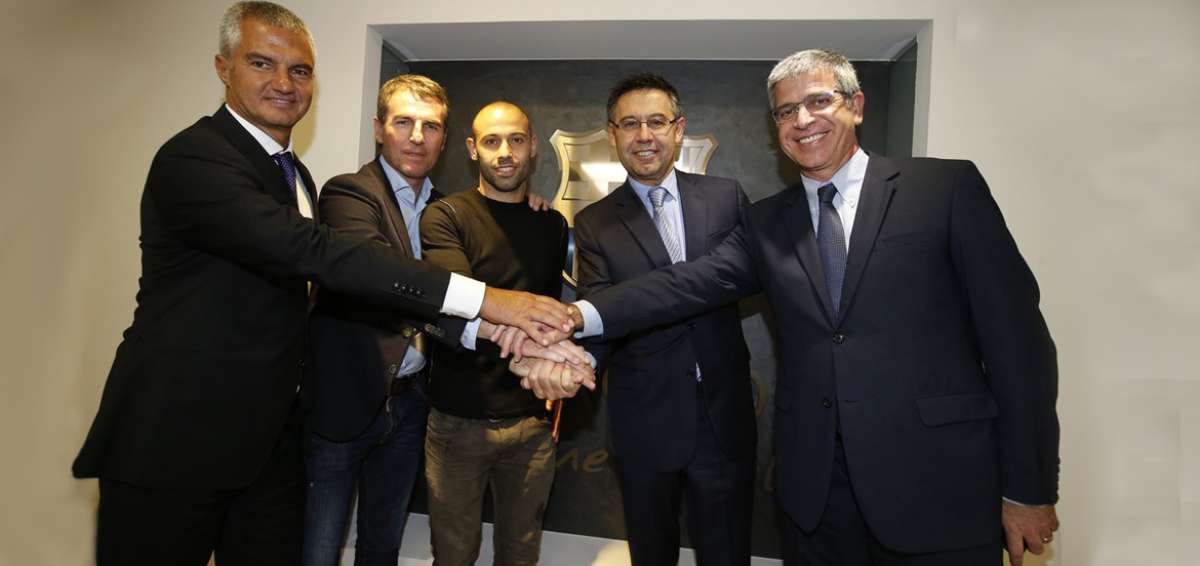 Mascherano firma su renovaci&oacute;n con el Barcelona hasta 2019