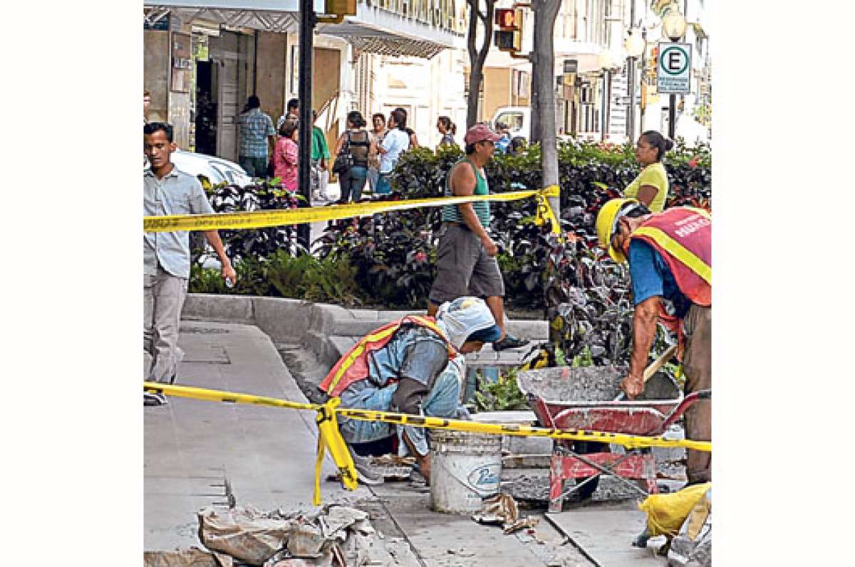Los arreglos en calle V&iacute;ctor Manuel Rend&oacute;n llevan 2 a&ntilde;os sin concluir   