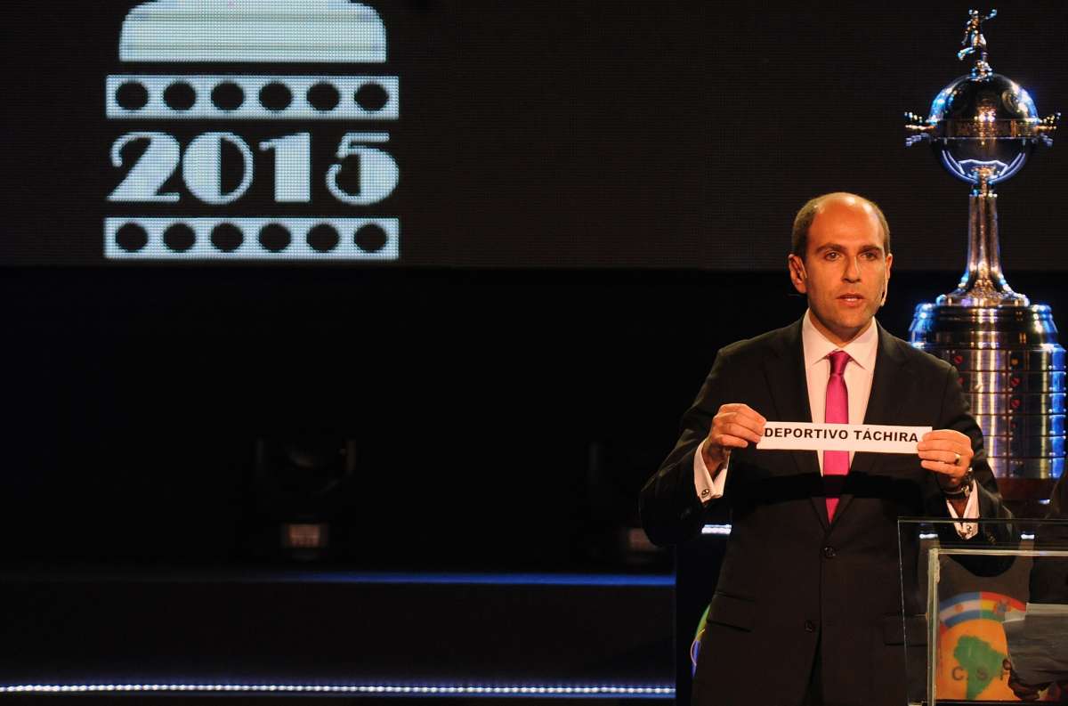 Sergio Jadue, primer vicepresidente de la Conmebol y presidente de la ANFP, fue el encargado de dirigir el sorteo. Foto: AFP
