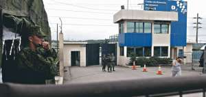 La Polic&iacute;a Nacional y las Fuerzas Armadas apoyan en los controles dentro y fuera de los centros de rehabilitaci&oacute;n social. 