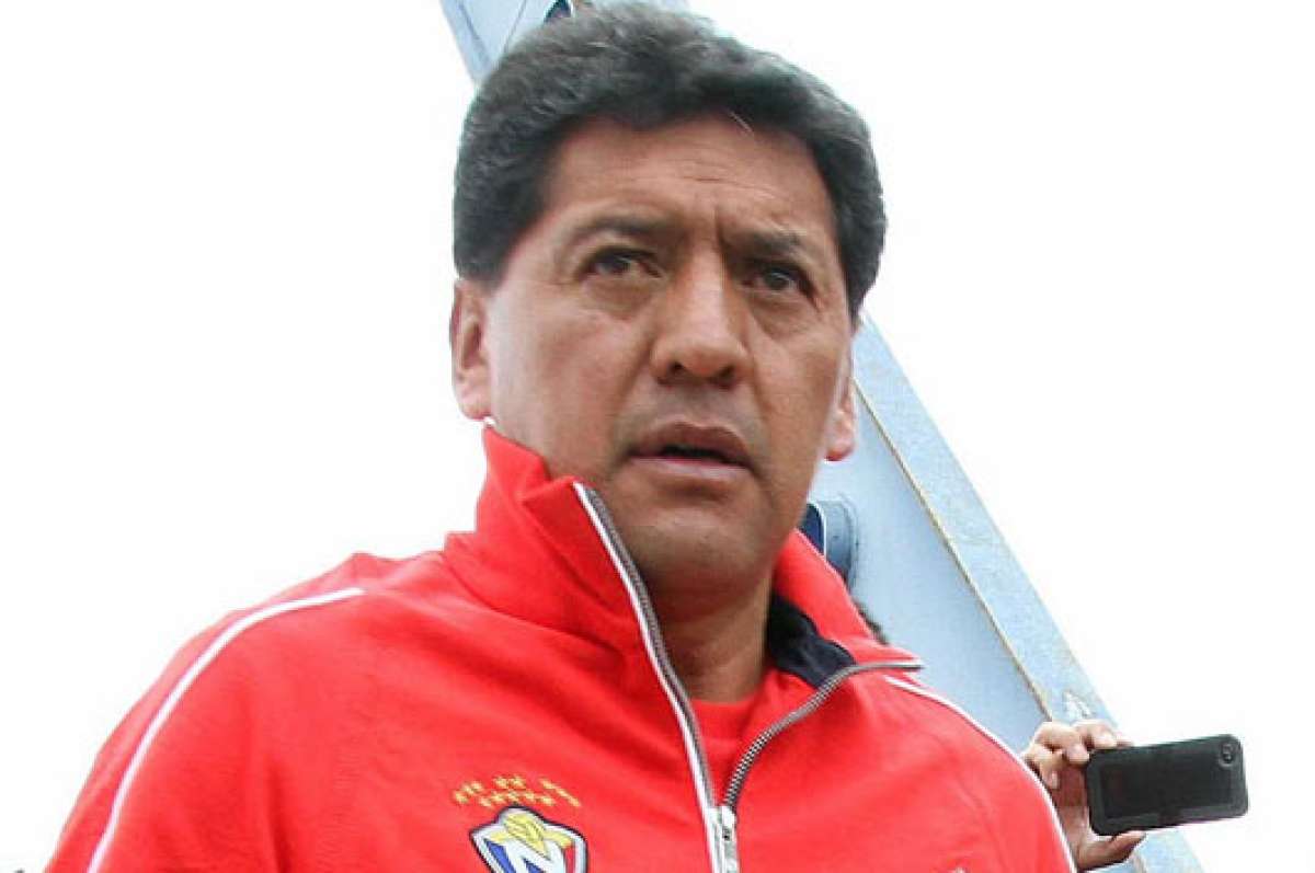 Vizuete seguir&aacute; al frente de selecci&oacute;n sub-20, pese a los malos resultados