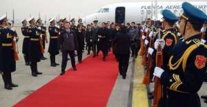 El Mandatario ecuatoriano fue recibido con honores. Foto: Presidencia