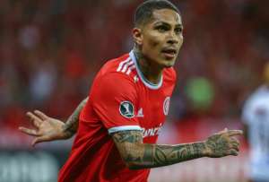 Paolo Guerrero negocia una posible vinculación a Liga de Quito. 