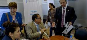 El asamble&iacute;sta Fabricio Villamar (derecha) compareci&oacute; ayer ante la Comisi&oacute;n de Participaci&oacute;n Ciudadana. 