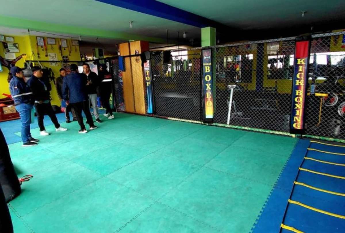 Autoridades clausuran presunto gimnasio donde se organizaban peleas clandestinas.