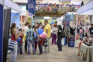 La Feria incluye diversos productos, a cargo de emprendedores y comerciantes ecuatorianos. Foto: Daniel Molineros / EL TEL&Eacute;GRAFO