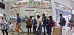 La afluencia de personas en la Terminal Terrestre es masiva, tanto para ingresar como para salir de Ambato.