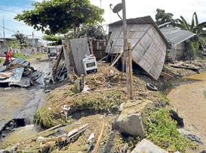 Al menos 6 casas de las zonas perif&eacute;ricas de Guayaquil se derrumbaron. Foto: Miguel Castro / El Tel&eacute;grafo