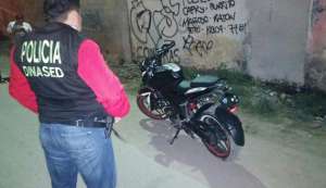 El crimen, suscitado la madrugada de ayer, fue motivado por el robo de la motocicleta del uniformado. Foto: Twitter Ministerio del Interior
