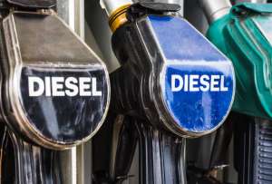 Detienen a dos funcionarios municipales por presunto tr&aacute;fico de combustible en Guayaquil