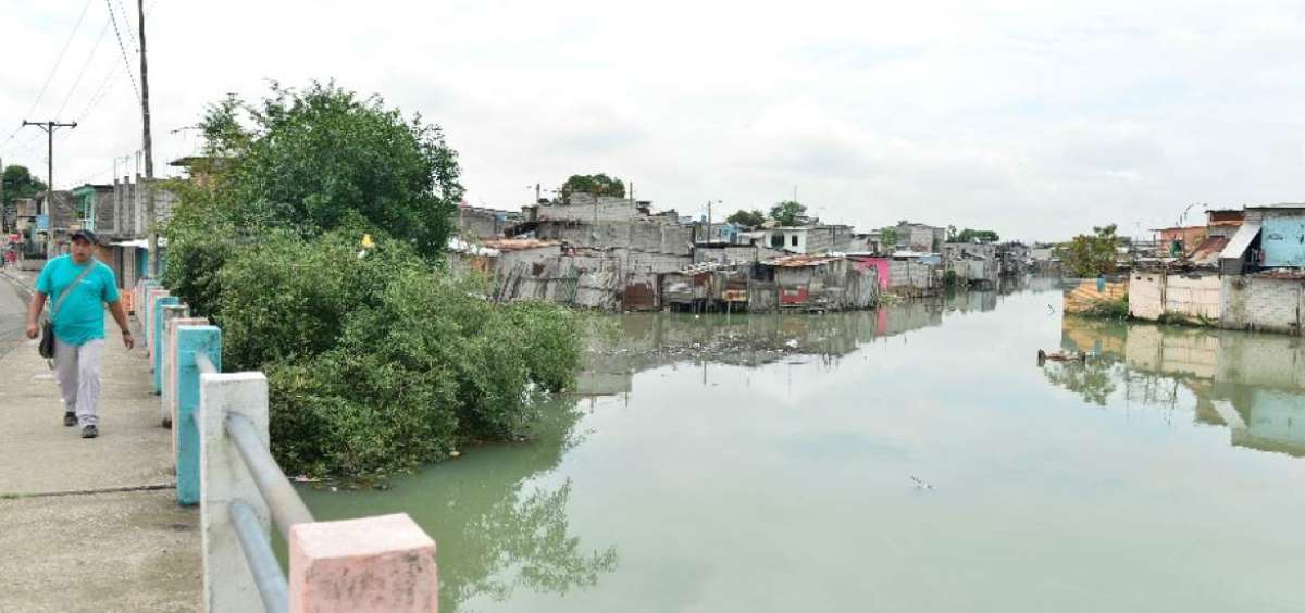 Antiguamente, las condiciones del Estero Salado permit&iacute;an pescar e incluso ba&ntilde;arse en &eacute;l. Ahora sus aguas est&aacute;n contaminadas en algunos sectores.