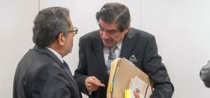 El jurisconsulto V&iacute;ctor Granda (i) es parte del comit&eacute; que escucha la sustentaci&oacute;n verbal de jueces y conjueces.