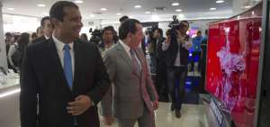 Leonardo Orlando, director del SRI, visit&oacute; dos locales de un centro comercial, ubicado en el norte de la ciudad, para tratar de la nueva tarifa.