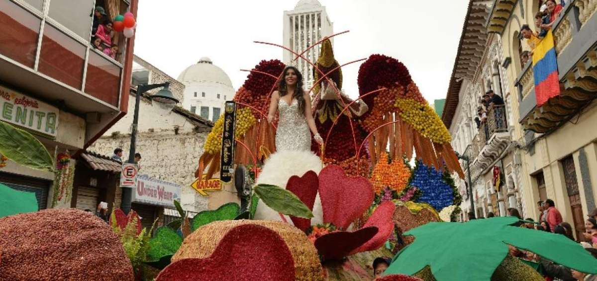 Los desfiles de la Fiesta de la Fruta y de las Flores en Ambato son los que m&aacute;s gustan a los turistas. 