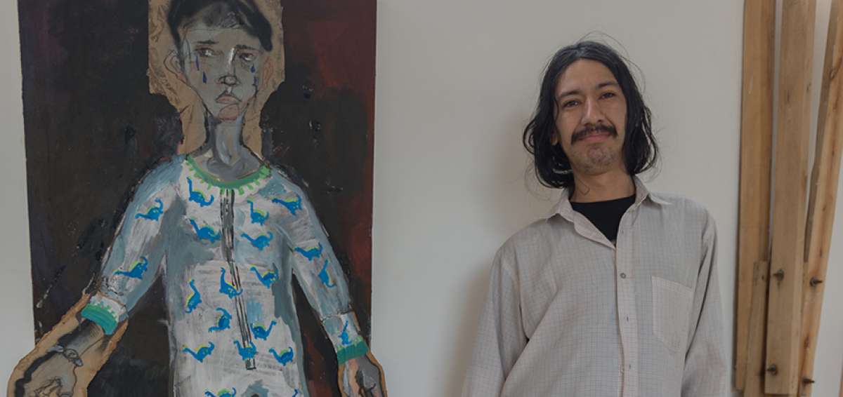 &Aacute;lex Tapia (Ralex) es un artista que vive y tiene su taller en Sangolqu&iacute;. Form&oacute; parte del colectivo de arte urbano Los Fen&oacute;menos, con el cual hizo pintadas en gran formato e intervenciones en el espacio p&uacute;blico. Ha participado en varias exposiciones pict&oacute;ricas colectivas en distintas ciudades del pa&iacute;s y ahora presenta su primera muestra individual. 