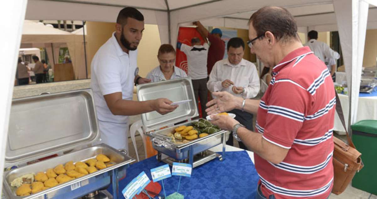 Domingo Jaramillo particip&oacute; en la feria en representaci&oacute;n de la comunidad paname&ntilde;a en Ecuador. Foto: Jos&eacute; Mor&aacute;n / El Tel&eacute;grafo