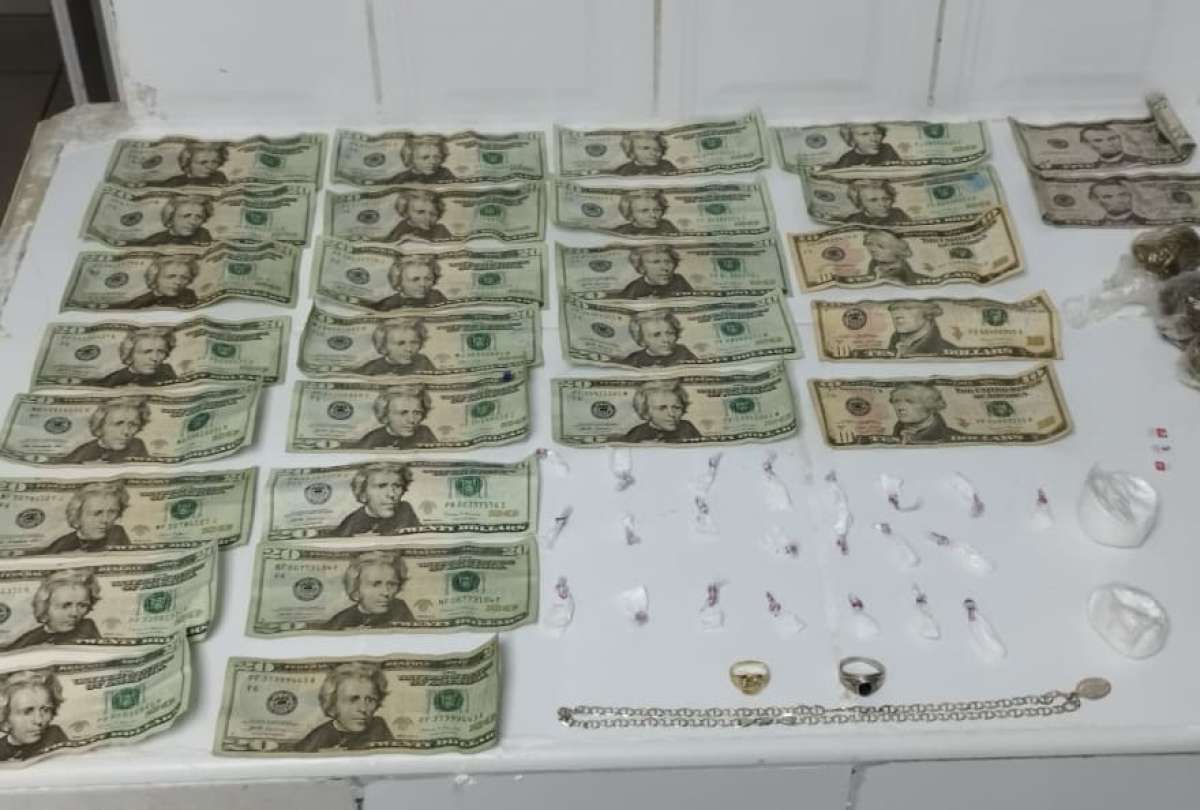 Las Fuerzas Armadas encontraron dinero y droga en el recto de un preso.