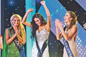 Momentos en que Geisha Montes de Oca fue nombrada ganadora de la edici&oacute;n 2014 del Miss Continentes Unidos en medio de aplausos de los asistentes. Foto: Carina Acosta / El Tel&eacute;grafo