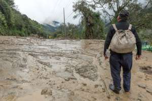 Las autoridades advirtieron que en la zona todav&iacute;a hay flujos de lodo e inestabilidad en los taludes.Foto: John Guevara / EL TEL&Eacute;GRAFO